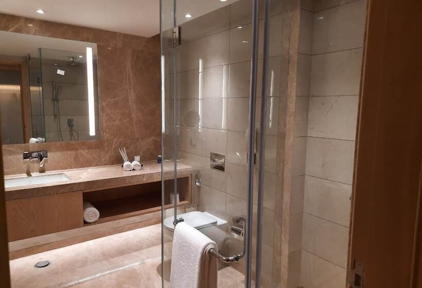 Hotel The Gaurs Sarovar Premiere