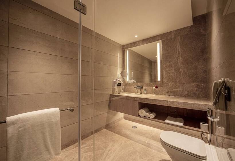 Hotel The Gaurs Sarovar Premiere