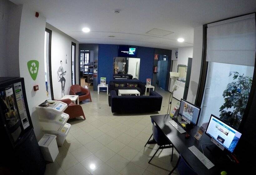 Alternative Creative Youth Hostel Barcelona