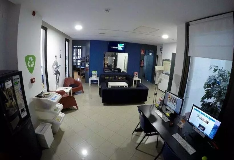 Alternative Creative Youth Hostel Barcelona