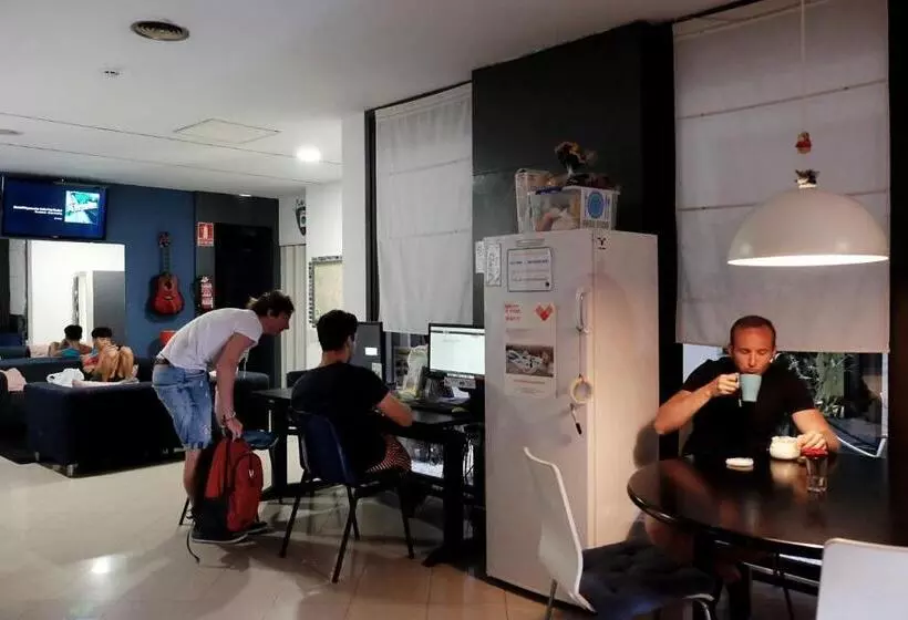 Alternative Creative Youth Hostel Barcelona
