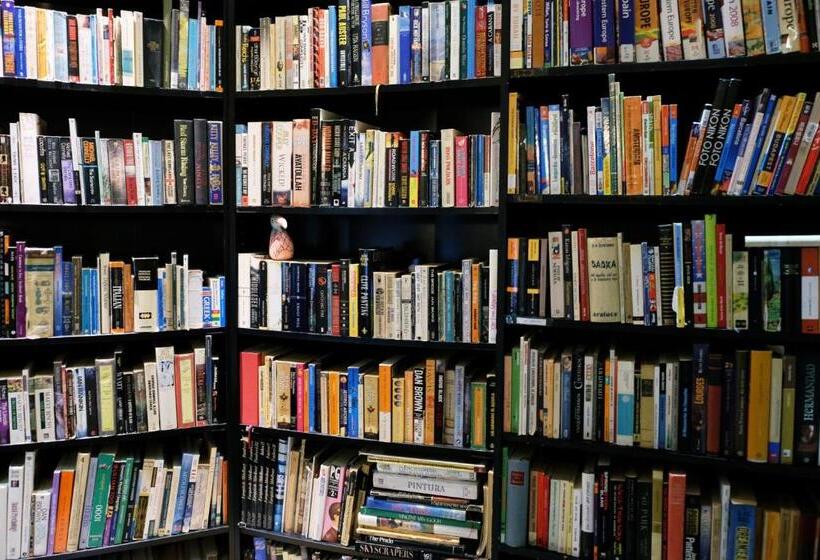 Alternative Creative Youth Hostel Barcelona