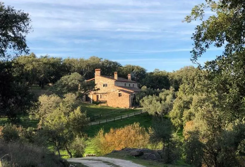 Apartamentos Rurales La Macera