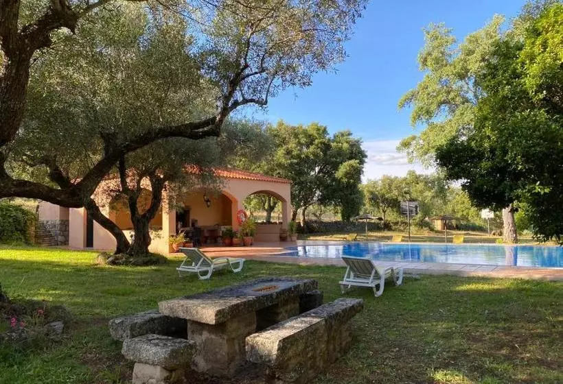 Apartamentos Rurales La Macera