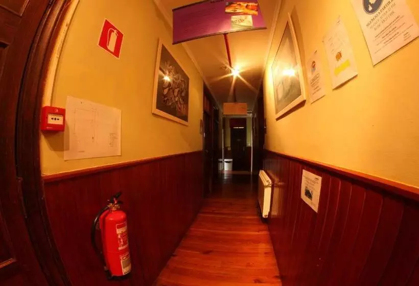 Hostelli Albergue Roots & Boots