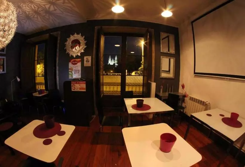 Hostelli Albergue Roots & Boots