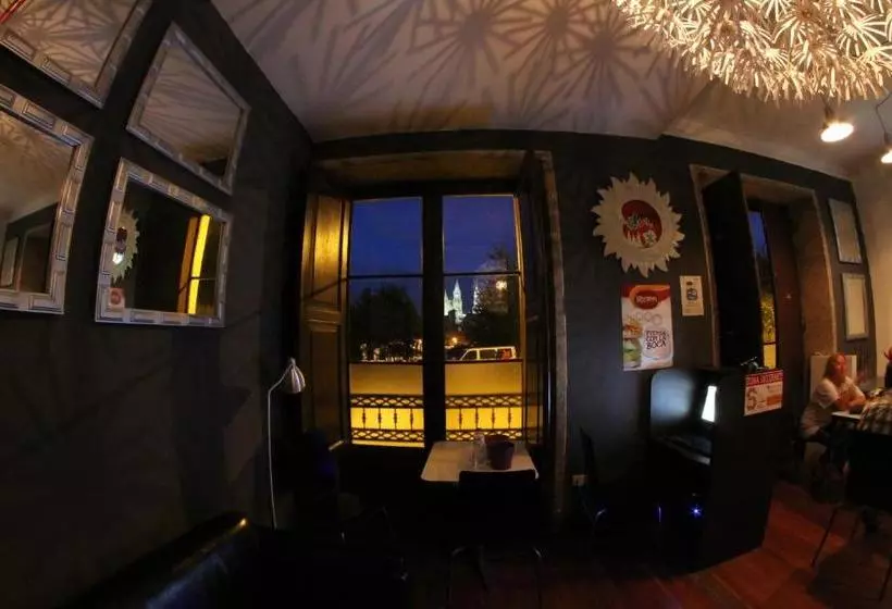 Hostelli Albergue Roots & Boots