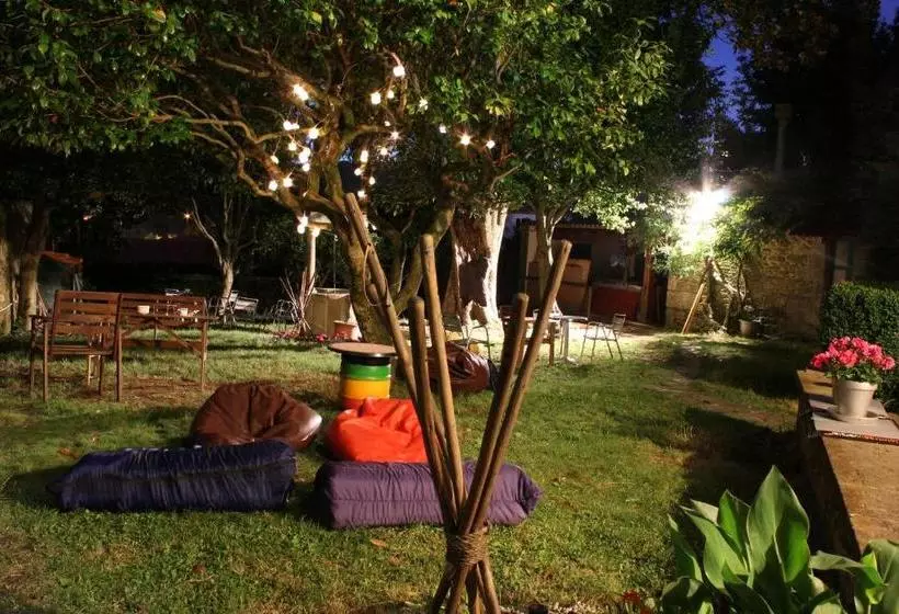 Hostelli Albergue Roots & Boots