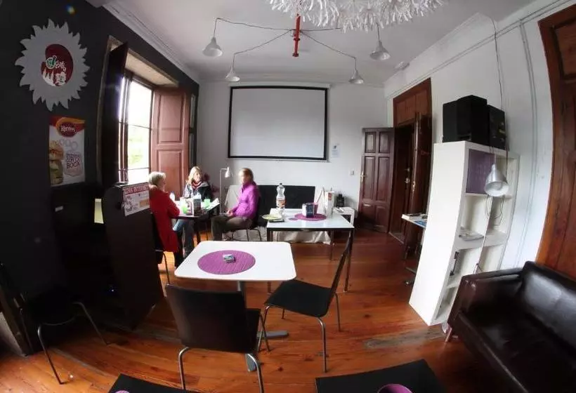 Hostelli Albergue Roots & Boots