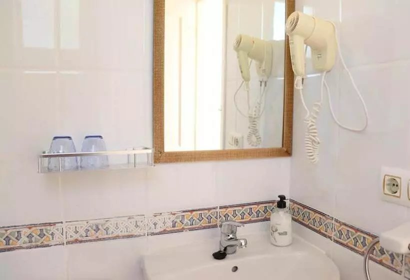 Hostal La Paloma I   Hotel Calpe Grupo