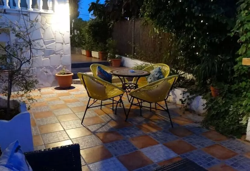 Hostal La Paloma I   Hotel Calpe Grupo