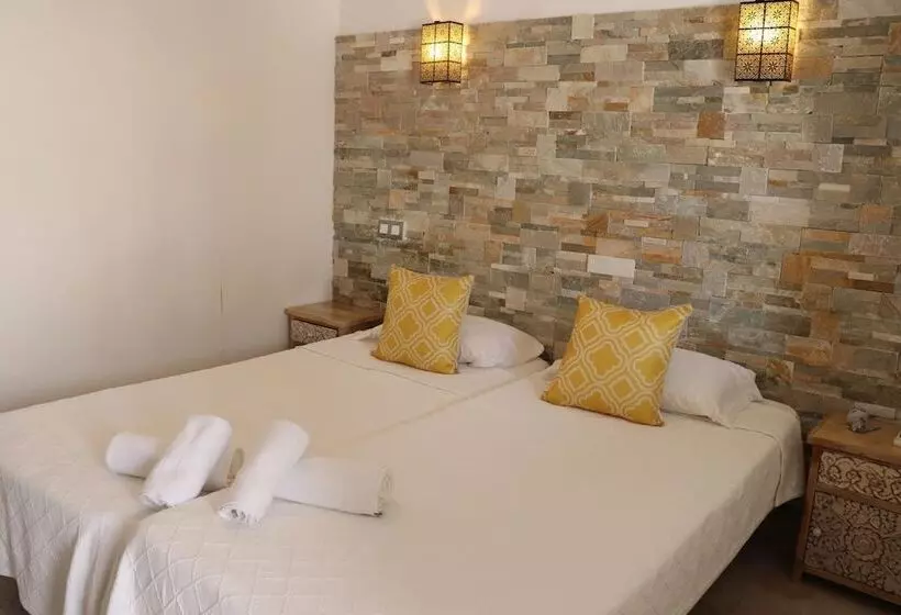 Hostal La Paloma I   Hotel Calpe Grupo