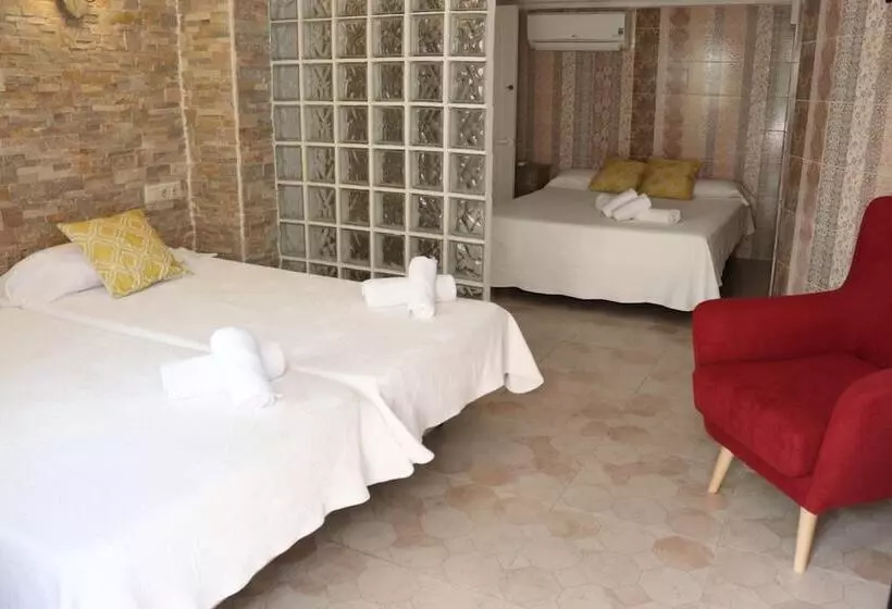 Hostal La Paloma I   Hotel Calpe Grupo