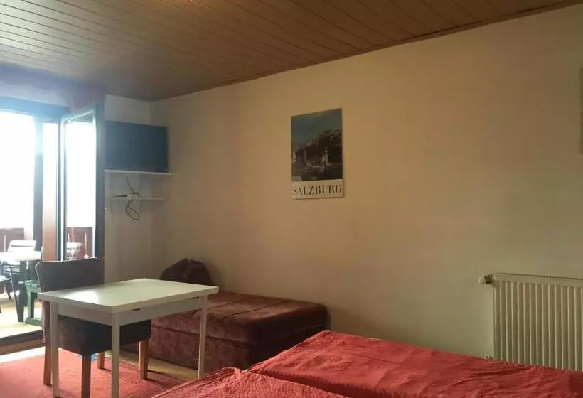 ホテル Haus Kernstock