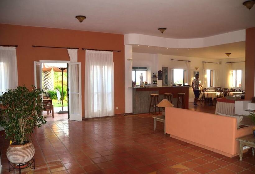 בית מלון כפרי Mounda Beach