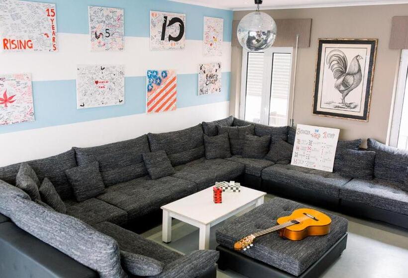 هتل Rising Cock Party Hostel