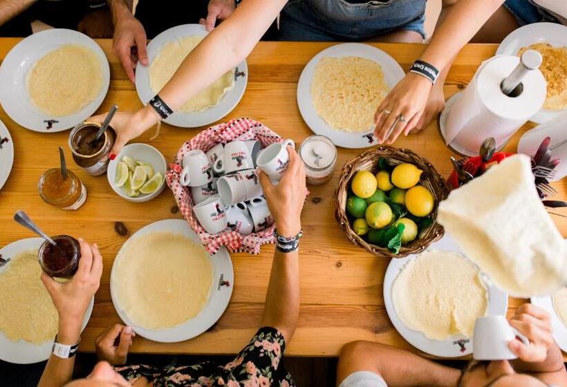 هتل Rising Cock Party Hostel