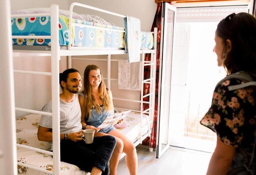 هتل Rising Cock Party Hostel