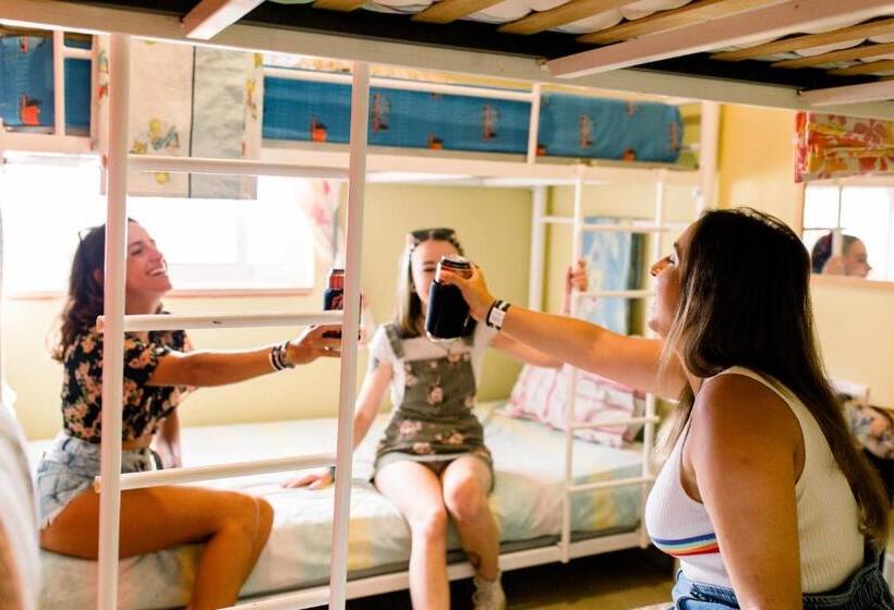 هتل Rising Cock Party Hostel