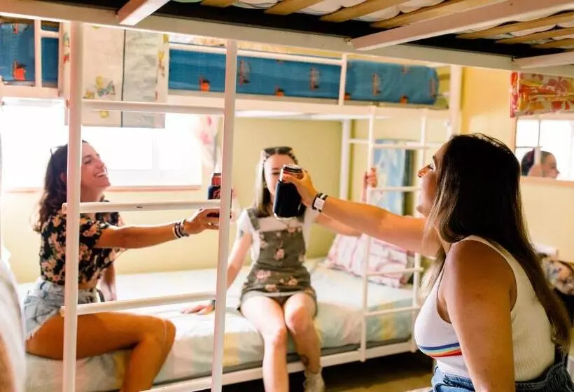 هتل Rising Cock Party Hostel