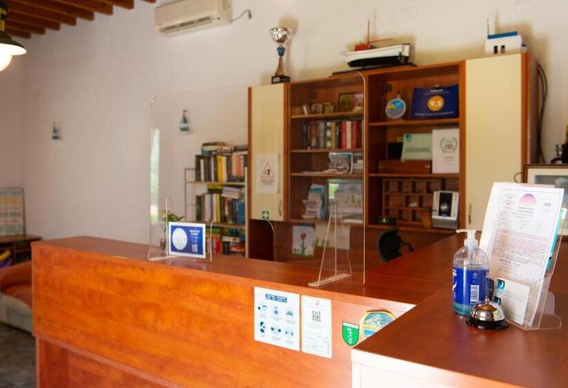 Morpheas Pension Rooms & Apartments