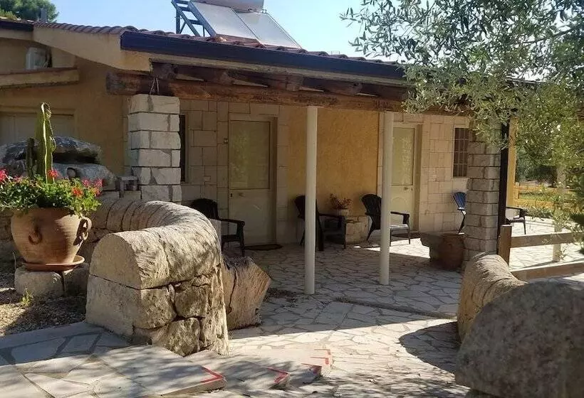 Neeton Noto Bed & Breakfast