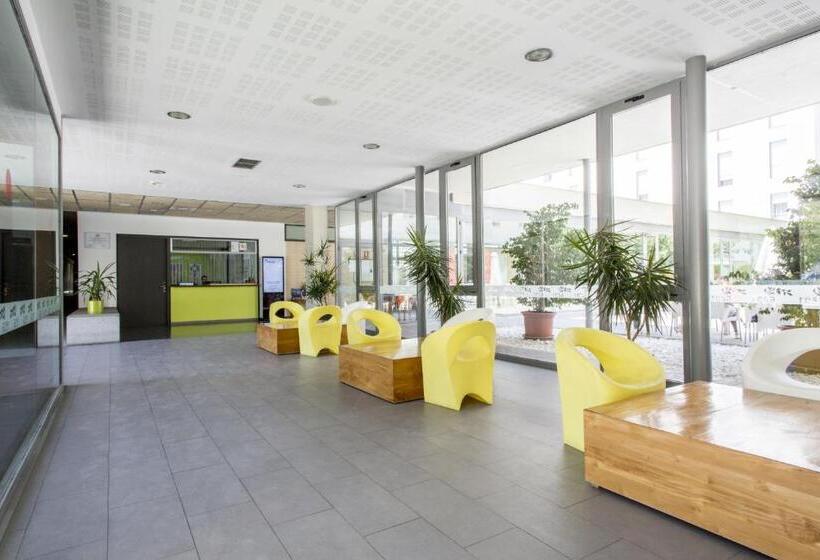 Residencia Universitaria Damia Bonet