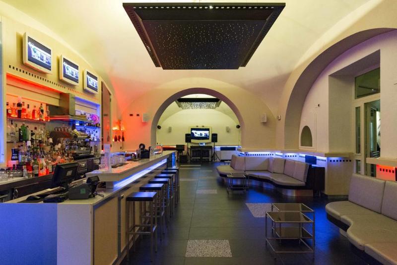 Seven Hostel & Rooms