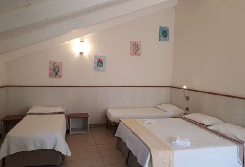 Seven Hostel & Rooms