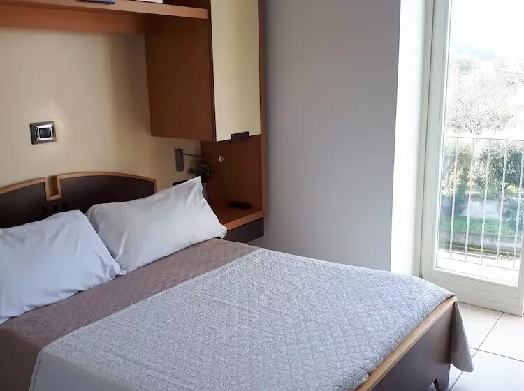 Seven Hostel & Rooms