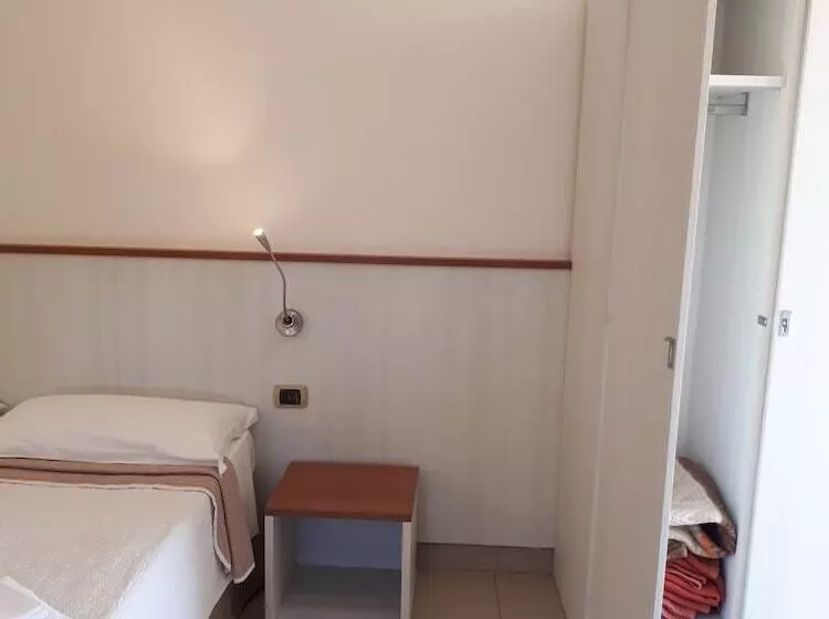 Seven Hostel & Rooms