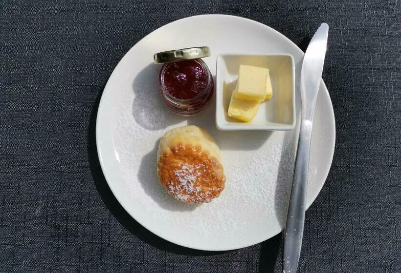 مبيت وإفطار The Raz