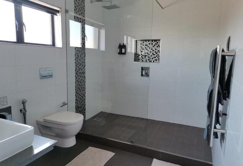 مبيت وإفطار The Raz