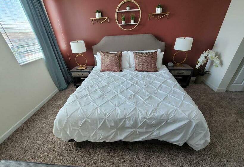 2br2bd, Downtown, Cal King