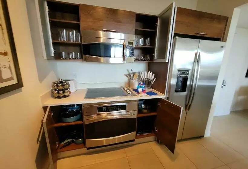 2br2bd, Downtown, Cal King