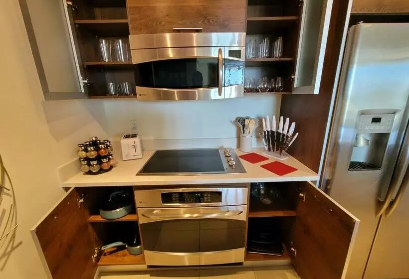 2br2bd, Downtown, Cal King
