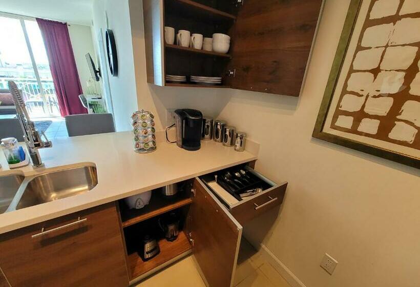 2br2bd, Downtown, Cal King