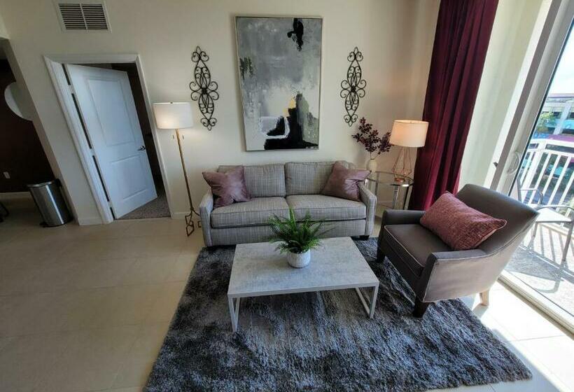 2br2bd, Downtown, Cal King