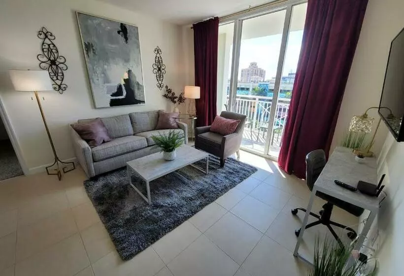 2br2bd, Downtown, Cal King