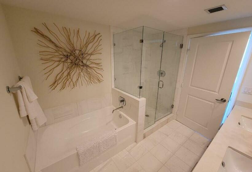 2br2bd, Downtown, Cal King