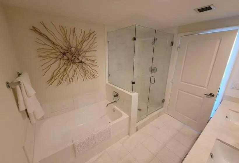 2br2bd, Downtown, Cal King