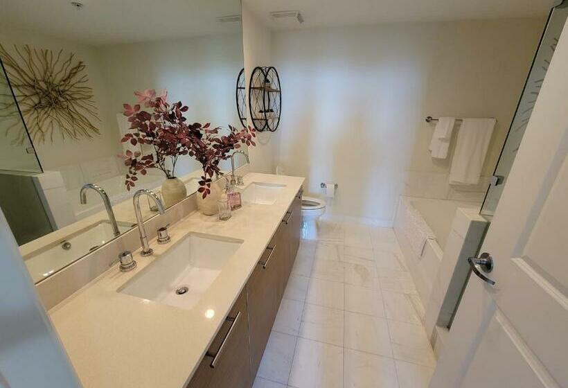 2br2bd, Downtown, Cal King