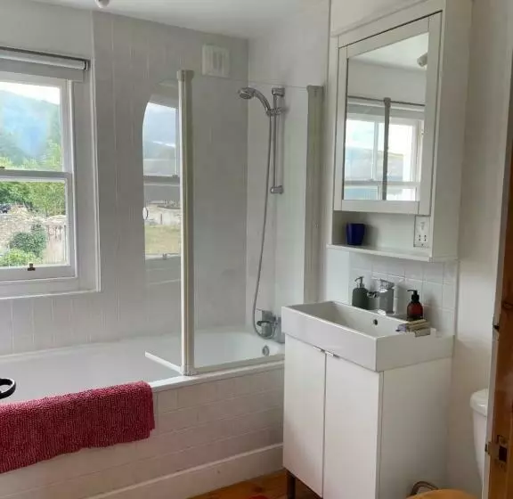 ベッドアンドブレックファースト Ladyurd Farmhouse