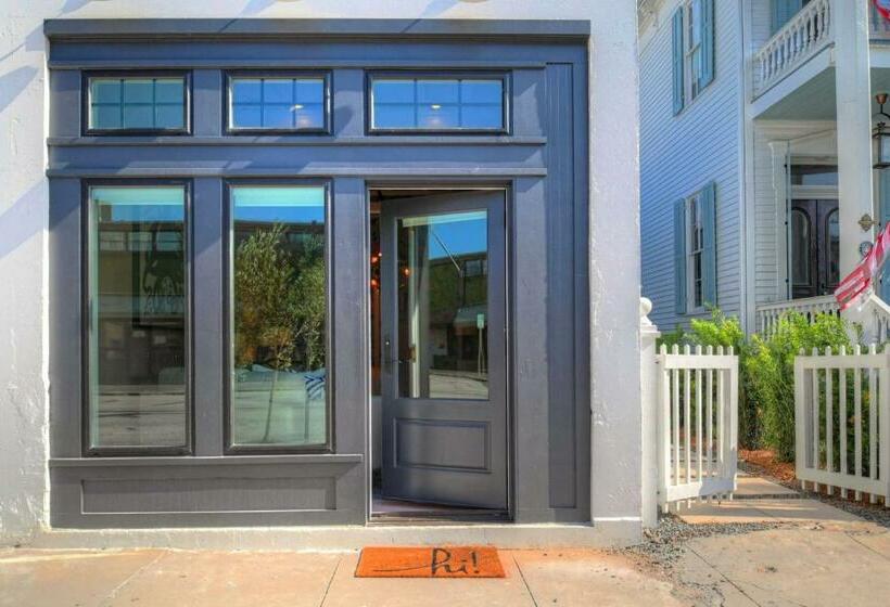 فندق The Pink Room At Emily S On The Island