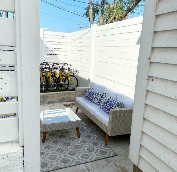 فندق The Pink Room At Emily S On The Island