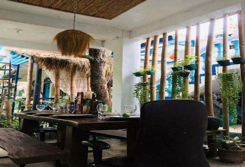 Otel Half Moon Village And Beach House