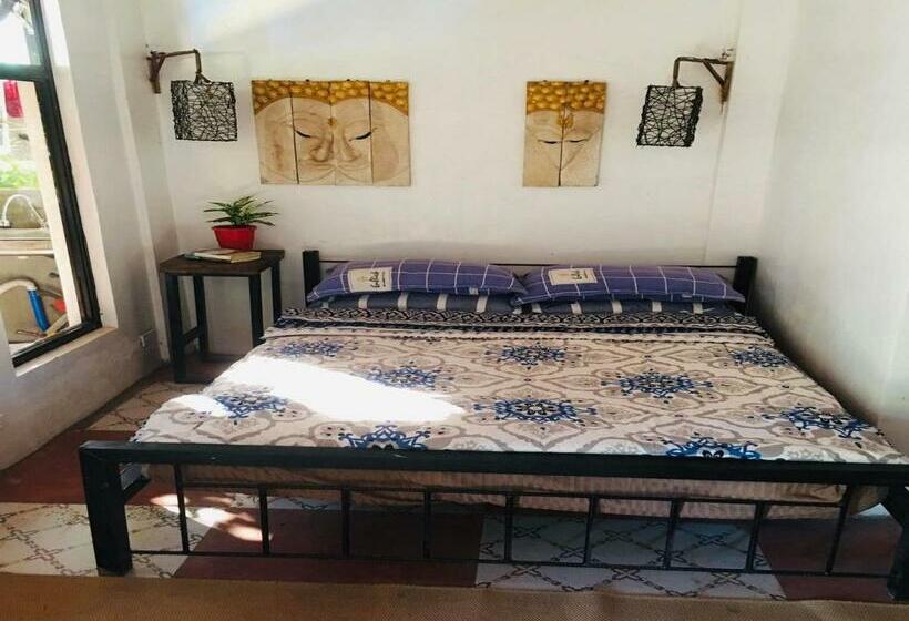 Otel Half Moon Village And Beach House