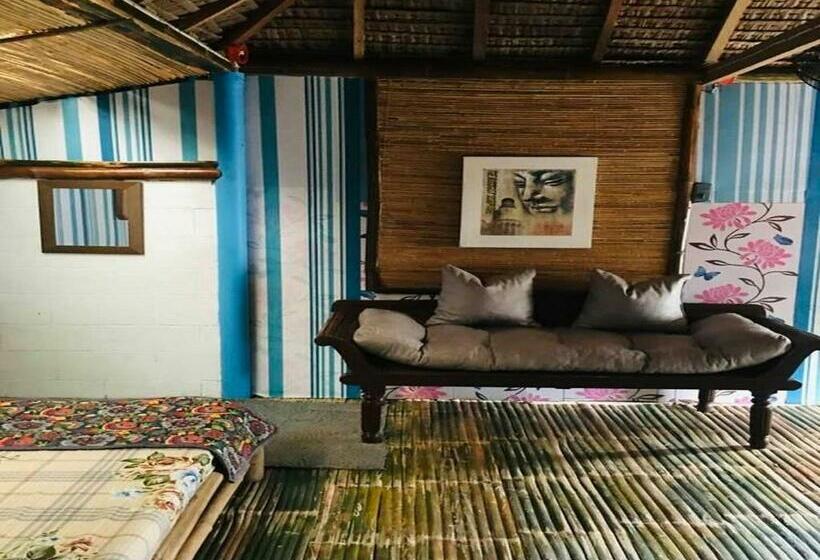 Otel Half Moon Village And Beach House