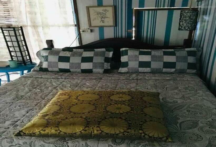 Otel Half Moon Village And Beach House