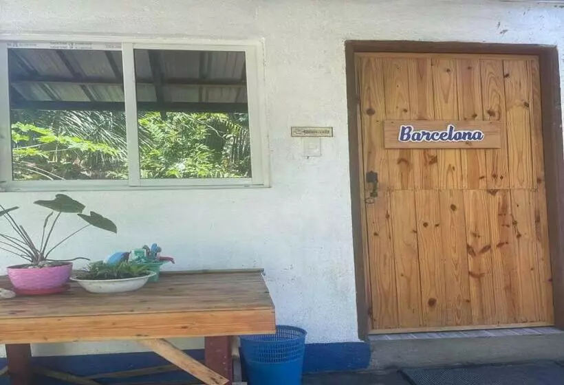 هتل Half Moon Village And Beach House